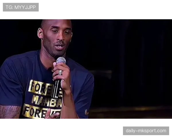 科比凌晨四点发的训练视频，我还在被窝里刷到……